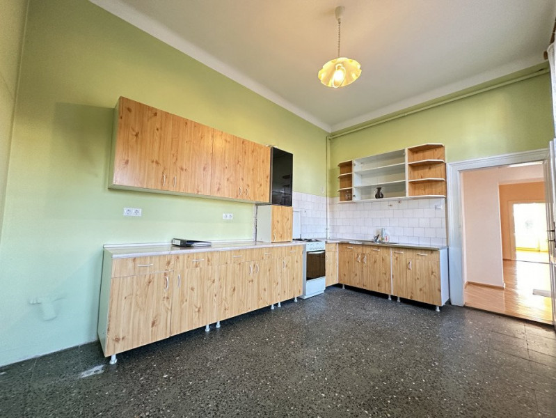 Apartament 4 camere, Cetatii