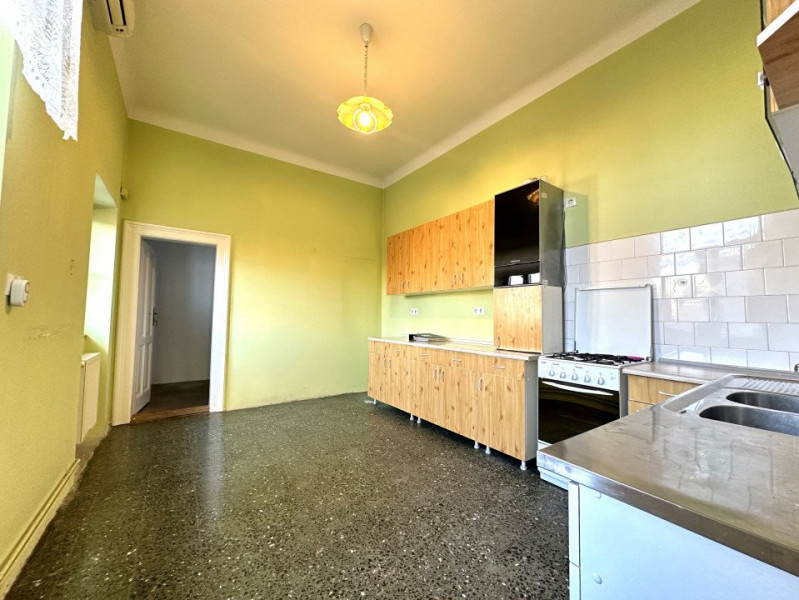 Apartament 4 camere, Cetatii
