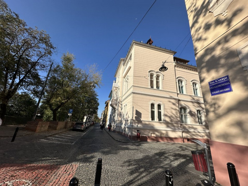 Apartament 4 camere, Cetatii