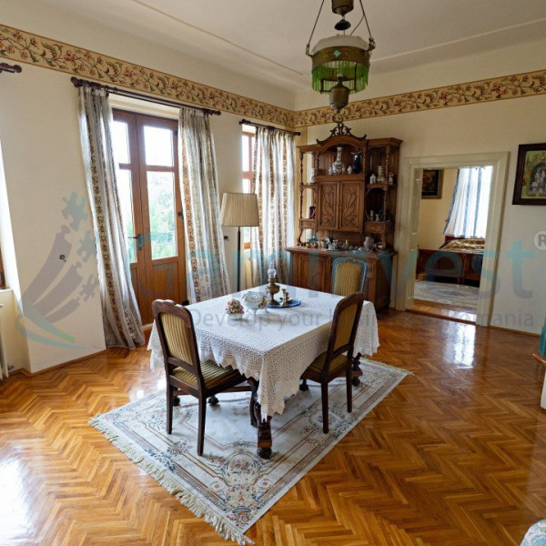 Conac nobiliar restaurat în Bihor, România