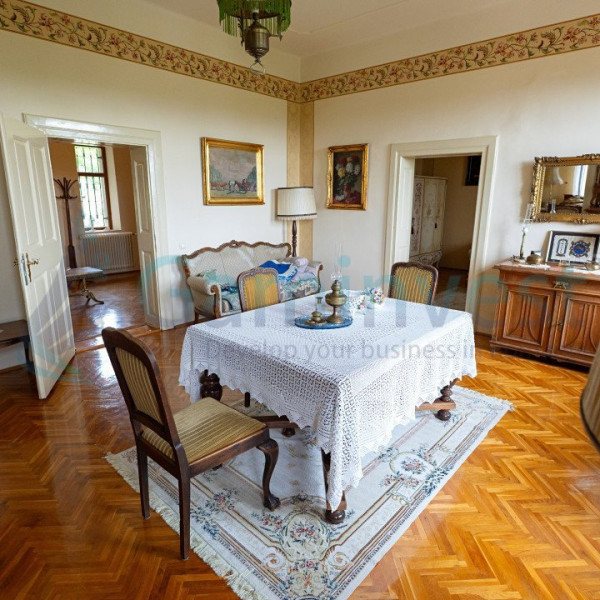 Conac nobiliar restaurat în Bihor, România