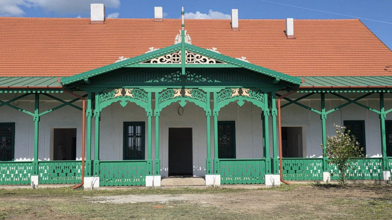 Conac istoric de poveste, restaurat recent – Poiana, Bihor