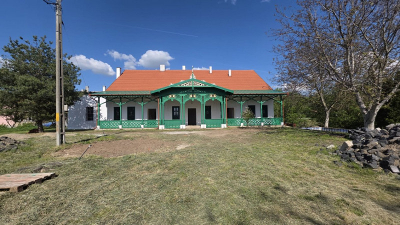 Conac istoric de poveste, restaurat recent – Poiana, Bihor