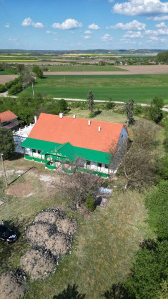 Conac istoric de poveste, restaurat recent – Poiana, Bihor
