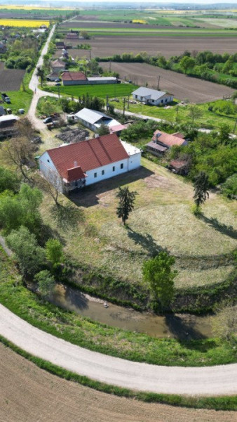 Conac istoric de poveste, restaurat recent – Poiana, Bihor