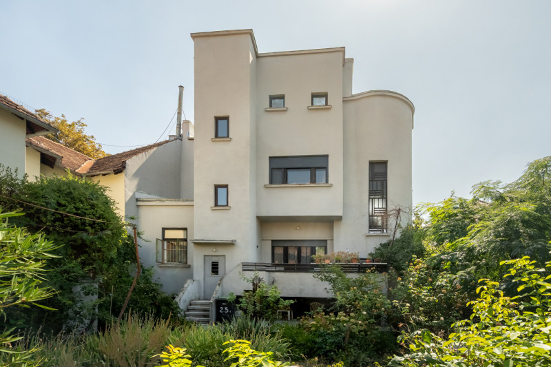 O vila cu prestanta, in Cismigiu