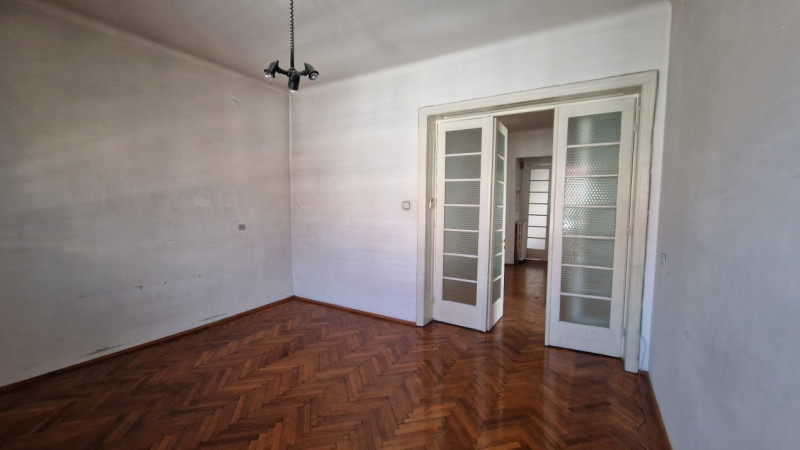 Proprietate deosebită ap 3 camere în casă interbelică, de vanzare in zona Unirii