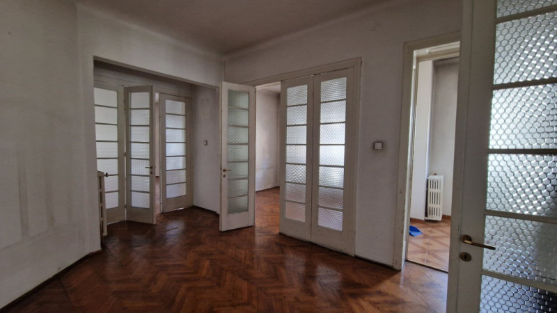 Proprietate deosebită ap 3 camere în casă interbelică, de vanzare in zona Unirii