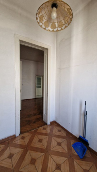 Proprietate deosebită ap 3 camere în casă interbelică, de vanzare in zona Unirii