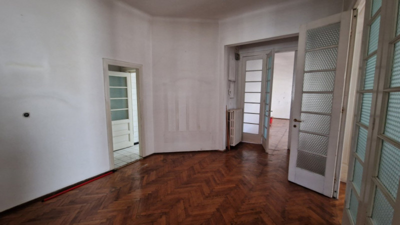 Proprietate deosebită ap 3 camere în casă interbelică, de vanzare in zona Unirii