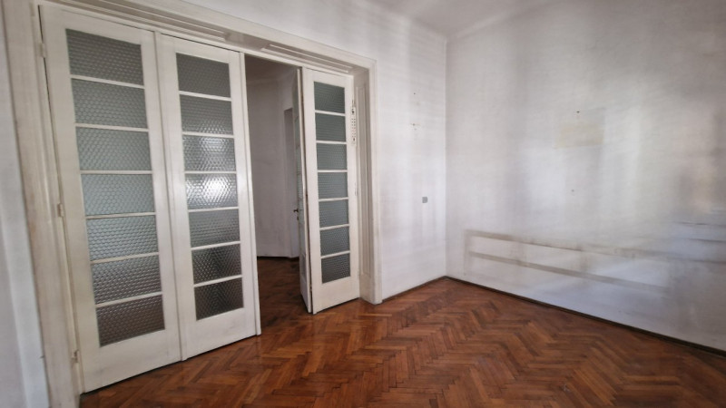Proprietate deosebită ap 3 camere în casă interbelică, de vanzare in zona Unirii