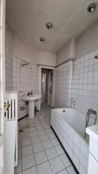 Proprietate deosebită ap 3 camere în casă interbelică, de vanzare in zona Unirii