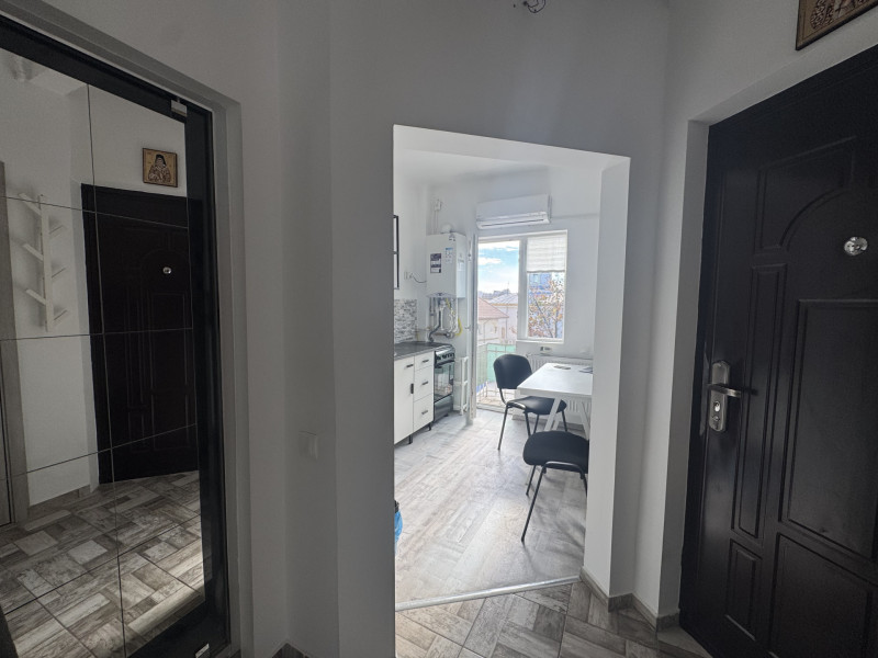 Garsoniera de pe strada Visinilor