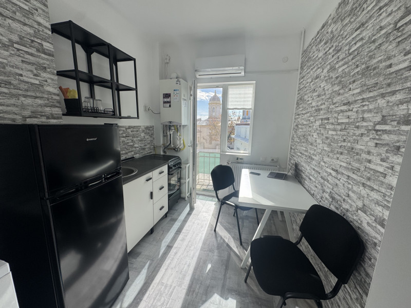 Garsoniera de pe strada Visinilor