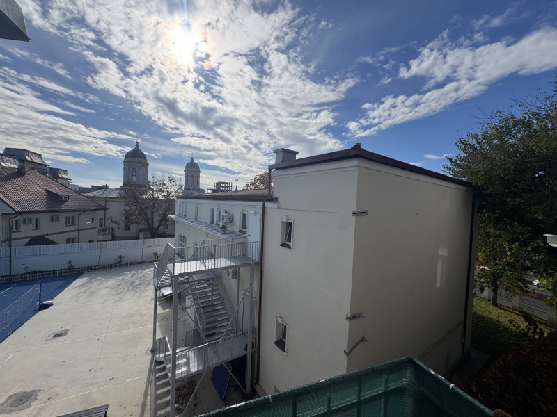 Garsoniera de pe strada Visinilor