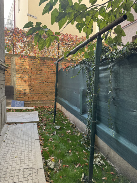 Garsoniera de pe strada Visinilor